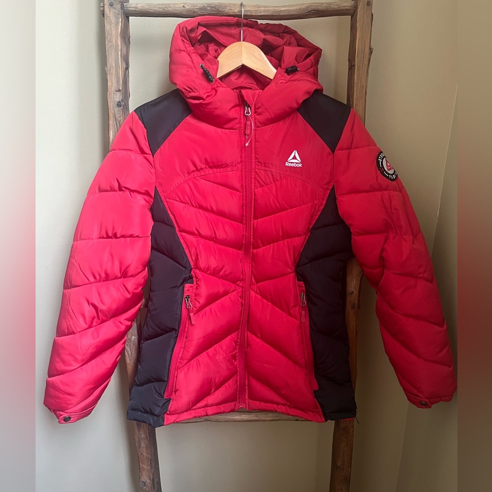 NWOT Women's Reebox Strength Power Hooded Puffer Jacket Size Small